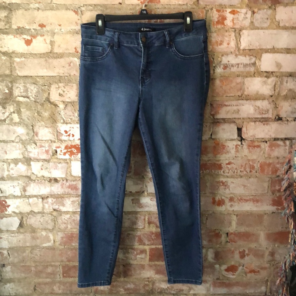 d. Jeans, size 8